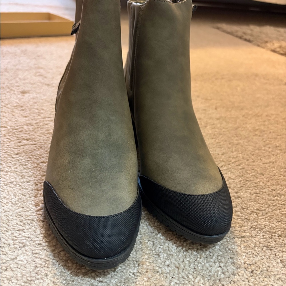 Dr. Scholl's Olive and Black Ankle Boots